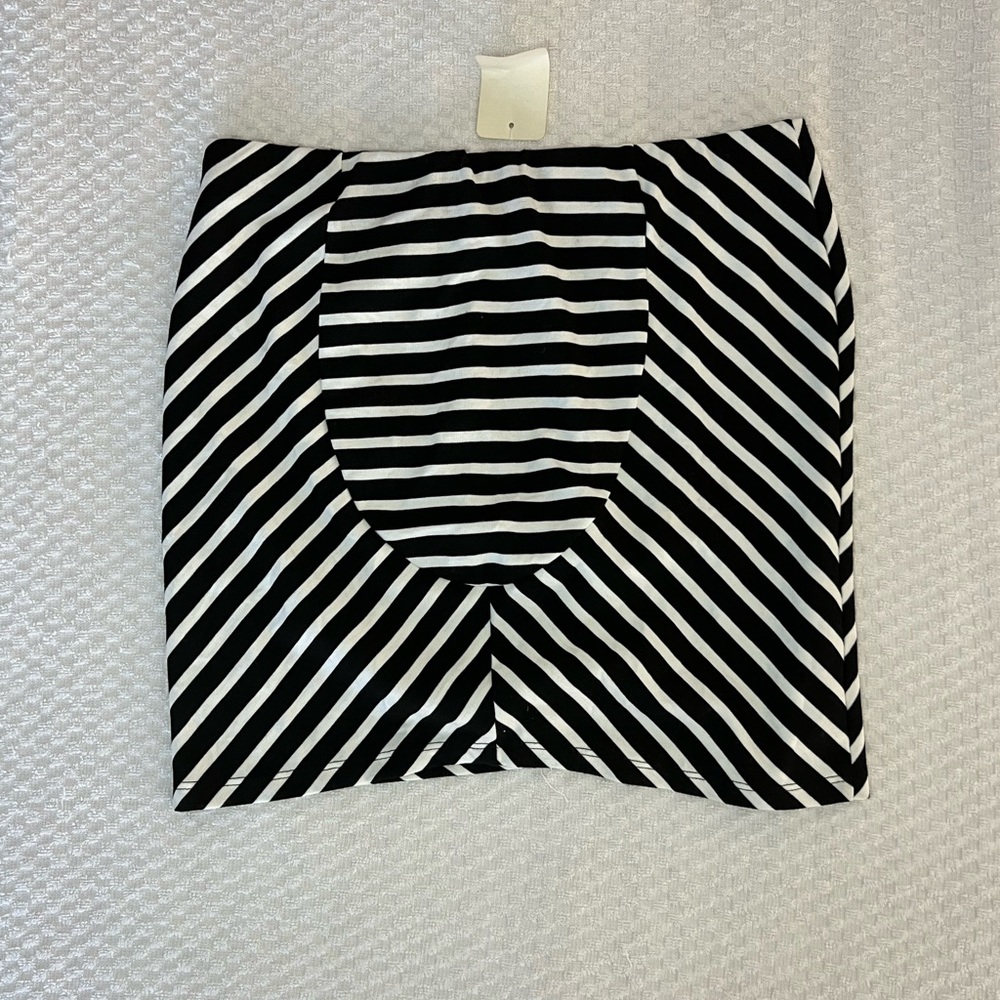 Mini skirt black and white